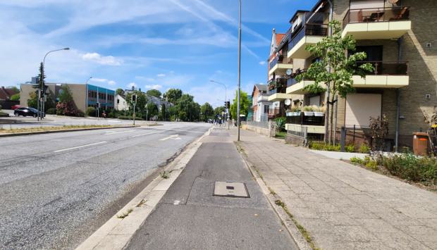 Vorhandener Straßenquerschnitt auf der Ratzeburger Allee auf Höhe des Mönkhofer Weges