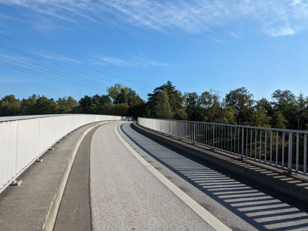 Brücke über die A7 ohne Geh- und Radweg